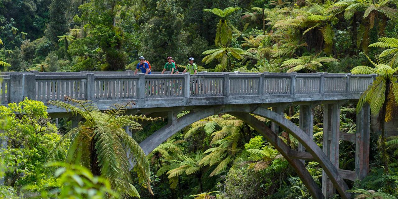 https://needabreak.com/cms/wp-content/uploads/2019/02/Bridge-to-Nowhere-Whanganui-National-Park.-Image-courtesy-of-Tourism-New-Zealand-1280x640.jpg
